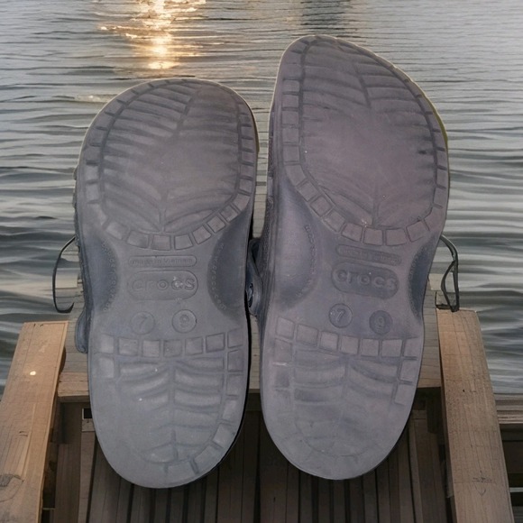 Crocs BLACK Baya Unisex Clog Water-Friendly Lightweight Slip on Shoes M7/W9 - Picture 6 of 6